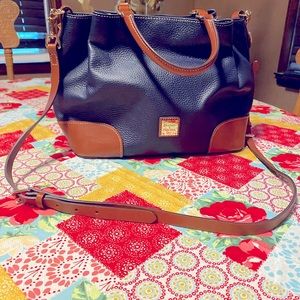 Dooney & Bourke shoulder/crossbody bag